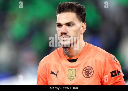 Turin, Italien. Dezember 2024. Ederson Moraes vom Manchester City FC sieht beim Spiel der UEFA Champions League 2024-25 zwischen Juventus FC und Manchester City am 11. Dezember 2024 im Allianz Stadium in Turin, Italien, zu. Quelle: Marco Canoniero/Alamy Live News Stockfoto