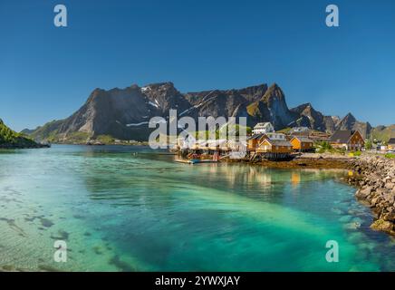 Anita's Seafood Restaurant, Reine Fischerdorf, Lofoten, Norwegen. Stockfoto