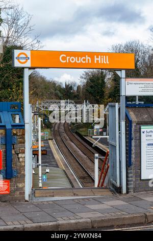 Bahnhof Crouch Hill an der Suffragette Line (ehemals Barking Line) in North Islington, London, Großbritannien Stockfoto