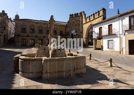 Der Platz von Lyon in der Altstadt von Baeza, UNESCO-Weltkulturerbe, Jaen, Spanien. Stockfoto