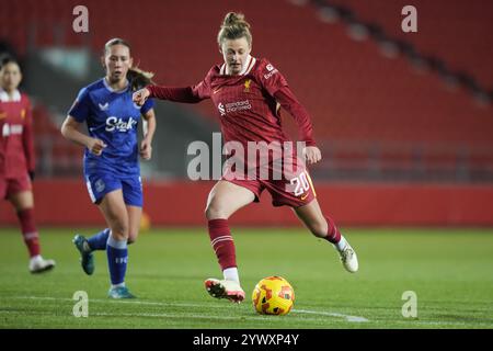 ST HELENS, ENGLAND - 11. DEZEMBER: Yana Daniels aus Liverpool beim Women's League Cup Spiel zwischen Liverpool und Everton im St Helens Stadium am 11. Dezember 2024 in St Helens, England. Stockfoto