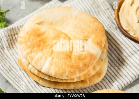 Hausgemachtes griechisches Pita-Brot zum Verzehr Stockfoto
