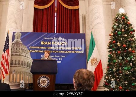 Washington, Usa. Dezember 2024. Senatorin Jeanne Shaheen (D-NH) spricht über die Notwendigkeit einer entschlossenen Politik gegenüber dem Iran und spricht vor dem Briefing des US-Senats. Die Organisation der Iranisch-Amerikanischen Gemeinschaften (OIAC) organisierte das Briefing. Briefing des US-Senats mit dem Titel Iran Policy: Countering Teherans war and Terror, Advancing a Free, Non-Nuclear Republic at US Capital Hill. (Foto: Siavosh Hosseini/SOPA Images/SIPA USA) Credit: SIPA USA/Alamy Live News Stockfoto