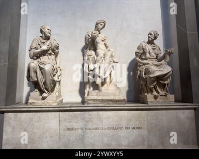 Das Grab von Lorenzo dem prächtigen de Medici und seinem Bruder Giuliano im Museum der Medici-Kapelle. Florenz, Italien. Befindet sich in der Neuen Sakristei. Th Stockfoto