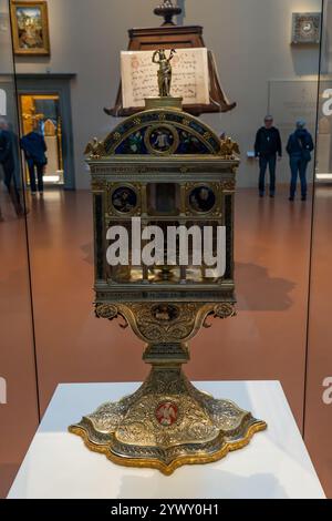 Reliqué, bekannt als das „kleine Buch“ im Dom Museum in Florenz, Italien. Stockfoto