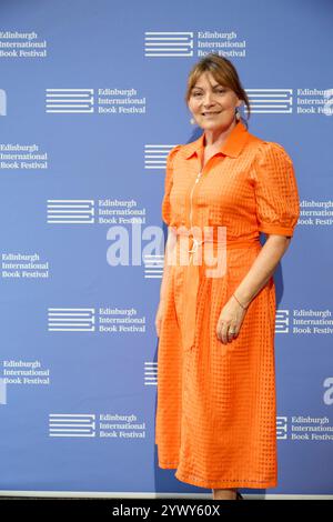 Edinburgh, Vereinigtes Königreich. August 2024. Lorraine Kelly, schottische und britische Fernsehmoderatorin und Journalistin, tritt 2024 auf dem Edinburgh International Book Festival auf. Stockfoto