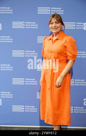 Edinburgh, Vereinigtes Königreich. August 2024. Lorraine Kelly, schottische und britische Fernsehmoderatorin und Journalistin, tritt 2024 auf dem Edinburgh International Book Festival auf. Stockfoto