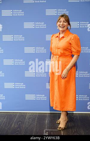 Edinburgh, Vereinigtes Königreich. August 2024. Lorraine Kelly, schottische und britische Fernsehmoderatorin und Journalistin, tritt 2024 auf dem Edinburgh International Book Festival auf. Stockfoto
