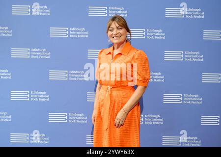 Edinburgh, Vereinigtes Königreich. August 2024. Lorraine Kelly, schottische und britische Fernsehmoderatorin und Journalistin, tritt 2024 auf dem Edinburgh International Book Festival auf. Stockfoto