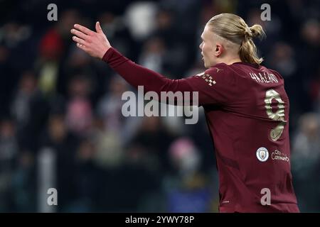 Turin, Italien. Dezember 2024. Erling Haaland vom Manchester City FC Gesten beim Spiel der UEFA Champions League 2024-25 zwischen Juventus FC und Manchester City im Allianz Stadium am 11. Dezember 2024 in Turin, Italien. Quelle: Marco Canoniero/Alamy Live News Stockfoto