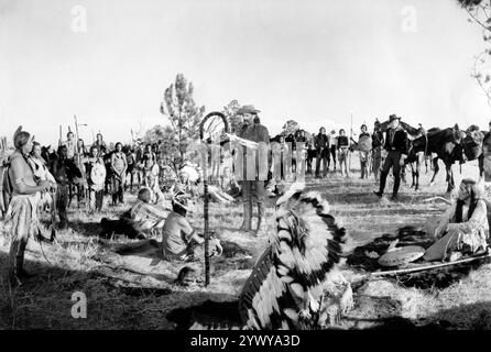 Henry Fonda (stehendes Zentrum), am Set des Westernfilms How the West was Won, MGM, 1962 Stockfoto