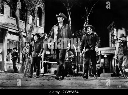 Anthony Quinn, Brad Dexter, am Set des Westernfilms „Last Train from Gun Hill“, Paramount Pictures, 1959 Stockfoto