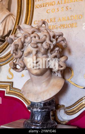 Rom, Italien - 20. August 2023: Kapitolinisches Museum, Medusa-Büste von Gian Lorenzo Bernini, 1648 - Marmor Stockfoto