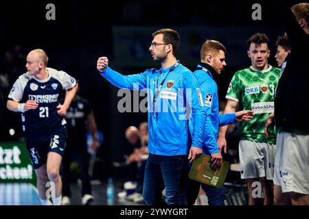 Jaron Siewert (Fuechse Berlin, Trainer), GER, Fuechse Berlin gegen TBV Lemgo Lippe, 1. Bundesliga, Daikin HBL, Herren, 14. Spieltag, Saison 2024/2025, 12.12.2024 Foto: Eibner-Pressefoto/ Claudius Rauch Stockfoto