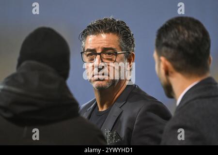 Rui Vitória Cheftrainer von Panathinaikos kommt vor der UEFA Conference League - League Stage The New Saints gegen Panathinaikos in Croud Meadow, Shrewsbury, Großbritannien, 12. Dezember 2024 (Foto: Craig Thomas/News Images) Stockfoto