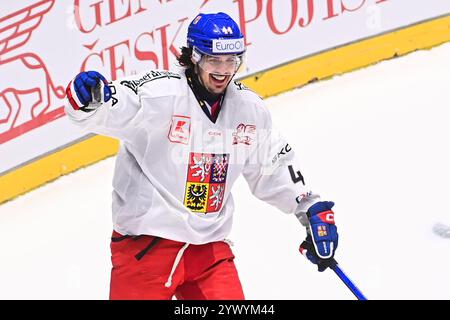 Pardubice, Tschechische Republik. Dezember 2024. Matej Stransky (CZE) feiert ein Tor während des Spiels Tschechische Republik gegen Finnland der Swiss Hockey Games, Teil der Euro Hockey Tour, in Pardubice, Tschechische Republik, 12. Dezember 2024. Quelle: Josef Vostarek/CTK Photo/Alamy Live News Stockfoto