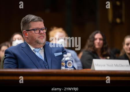 Washington, USA. Dezember 2024. Bürgermeister Neil McDevitt, Bürgermeister von North Wales, PA, bei einer Anhörung im Senat Aging im Bürogebäude des Dirksen Senats in Washington, DC am 12. Dezember 2024. (Foto: Annabelle Gordon/SIPA USA) Credit: SIPA USA/Alamy Live News Stockfoto