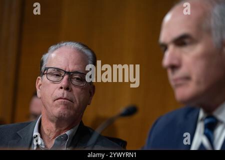 Washington, USA. Dezember 2024. Senator Mike Braun (Republikaner von Indiana) bei einer Anhörung im Senat Aging am 12. Dezember 2024 im Bürogebäude des Dirksen Senats in Washington, DC. (Foto: Annabelle Gordon/SIPA USA) Credit: SIPA USA/Alamy Live News Stockfoto