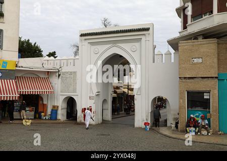 Berühmter Eingang von Bab el Fahs zur Kasbah von Tanger Stockfoto