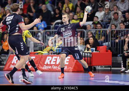 Mannheim, Deutschland. Dezember 2024. Johan Hansen (SG Flensburg-Handewitt, #26) am Ball Rhein-Neckar Loewen vs. SG Flensburg-Handewitt, Handball, 1. Liga, HBL, Spielzeit 2024/2025, 14. Spieltag, 12.12.2024 Foto: Eibner-Pressefoto/Achim Kunetka Credit: dpa/Alamy Live News Stockfoto