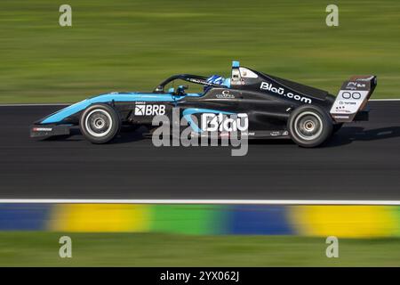 Sao Paulo, Brasilien. Dezember 2024. SP - SAO PAULO - 12/12/2024 - F4 RACE 2 - F4 Brasilianische Meisterschaft, Filippo Fiorentino, Nummer 00, TMG-Team, FIA-zugelassenes Rennen, Interlagos Race Track, 12. Dezember 2024. Diese Etappe wurde aufgrund von starkem Regen verschoben und fand zunächst am Tag des F1 GP in Brasilien statt Foto: Anderson Romao/AGIF (Foto von Anderson Rom&#xe3;o/AGIF/SIPA USA) Credit: SIPA USA/Alamy Live News Stockfoto