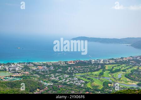 Blick aus der Vogelperspektive auf Coastal Resort und Golfplatz Stockfoto
