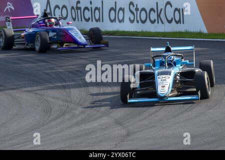 Sao Paulo, Brasilien. Dezember 2024. SP - SAO PAULO - 12/12/2024 - F4 RENNEN 2 - F4 Brasilianische Meisterschaft, Rennen genehmigt von der FIA, Interlagos Race Track, 12. Dezember 2024. Diese Etappe wurde aufgrund von starkem Regen verschoben und fand zunächst am Tag des F1 GP in Brasilien statt Foto: Anderson Romao/AGIF (Foto von Anderson Rom&#xe3;o/AGIF/SIPA USA) Credit: SIPA USA/Alamy Live News Stockfoto