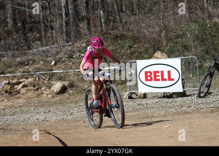 XCO-Rennen für Damen im WindRock Bicycle Park in Oliver Springs, Tennessee, USA. Stockfoto