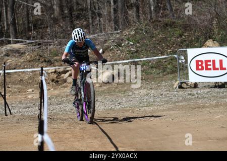 XCO-Rennen für Damen im WindRock Bicycle Park in Oliver Springs, Tennessee, USA. Stockfoto