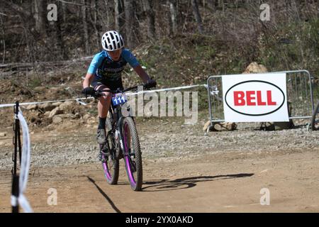 XCO-Rennen für Damen im WindRock Bicycle Park in Oliver Springs, Tennessee, USA. Stockfoto