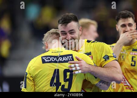 Mannheim, Deutschland. Dezember 2024. Jannik Kohlbacher (Rhein-Neckar Loewen, #80) jubelt über den Sieg Rhein-Neckar Loewen vs. SG Flensburg-Handewitt, Handball, 1. Liga, HBL, Spielzeit 2024/2025, 14. Spieltag, 12.12.2024 Foto: Eibner-Pressefoto/Achim Kunetka Credit: dpa/Alamy Live News Stockfoto