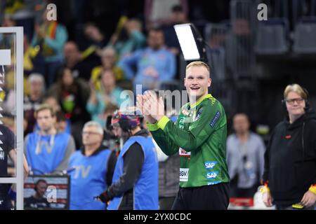 Mannheim, Deutschland. Dezember 2024. David Späth (Rhein-Neckar Loewen, #29) jubelt nach dem Sieg Rhein-Neckar Loewen vs. SG Flensburg-Handewitt, Handball, 1. Liga, HBL, Spielzeit 2024/2025, 14. Spieltag, 12.12.2024 Foto: Eibner-Pressefoto/Achim Kunetka Credit: dpa/Alamy Live News Stockfoto