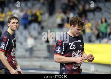 Mannheim, Deutschland. Dezember 2024. Lukas Jorgensen (SG Flensburg-Handewitt, #25) ist enttaeuscht nach der Niederlage Rhein-Neckar Loewen vs. SG Flensburg-Handewitt, Handball, 1. Liga, HBL, Spielzeit 2024/2025, 14. Spieltag, 12.12.2024 Foto: Eibner-Pressefoto/Achim Kunetka Credit: dpa/Alamy Live News Stockfoto