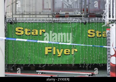 Centenary Square, Birmingham, 12. Dezember 2024 - Rettungsdienste vor Ort, nachdem die Kettensitzfahrt „Star Flyer“ fehlschlug und die Fahrer verletzt wurden. In der Nähe des Weihnachtsmarktes und des internationalen Kongresszentrums. Quelle: British News und Media/Alamy Live News Stockfoto