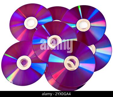 Studioaufnahme von ein paar lila leere DVDs mit bunten starrt vor weißem Hintergrund. Stockfoto