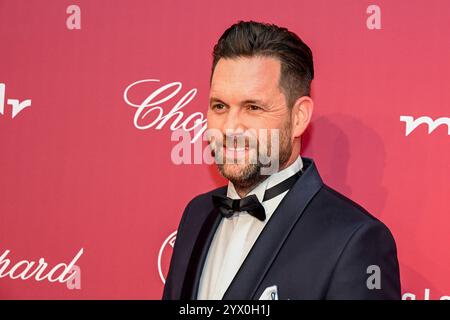 Leipzig - Spendengala im Kampf gegen Leukämie: Dutzende Sterne bei der 30. JosÃ Carreras Gala 12.12.2024 ab 18 Uhr Leipzig, Media City Leipzig Fotograf: EHL Media/Dietmar Thomas im Foto: Matthias Killing, Moderator am Donnerstag überträgt der MDR ab 20,15 Uhr live aus Leipzig die 30. JosÃ Carreras Gala. Gastgeber und Stifter JosÃ Carreras wird in seiner großen Vision Leukämie muss heilbar werden. Immer und bei jedem wieder von prominenten internationale und nationale Künstlerfreunden unterstützt. Gemeinsam mit Gastgeber JosÃ Carreras werden auch in diesem Jahr die TV-Moderatoren und Botschafte Stockfoto