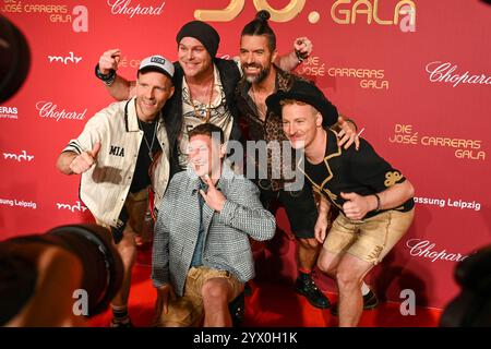 Leipzig - Spendengala im Kampf gegen Leukämie: Dutzende Sterne bei der 30. JosÃ Carreras Gala 12.12.2024 ab 18 Uhr Leipzig, Media City Leipzig Fotograf: EHL Media/Dietmar Thomas im Foto: Voxxclub, Band am Donnerstag überträgt der MDR ab 20,15 Uhr live aus Leipzig die 30. JosÃ Carreras Gala. Gastgeber und Stifter JosÃ Carreras wird in seiner großen Vision Leukämie muss heilbar werden. Immer und bei jedem wieder von prominenten internationale und nationale Künstlerfreunden unterstützt. Gemeinsam mit Gastgeber JosÃ Carreras werden auch in diesem Jahr die TV-Moderatoren und Botschafter der JosÃ CA Stockfoto