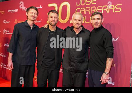 Leipzig - Spendengala im Kampf gegen Leukämie: Dutzende Sterne bei der 30. JosÃ Carreras Gala 12.12.2024 ab 18 Uhr Leipzig, Media City Leipzig Fotograf: EHL Media/Dietmar Thomas im Foto: Revolverheld, Band am Donnerstag überträgt der MDR ab 20,15 Uhr live aus Leipzig die 30. JosÃ Carreras Gala. Gastgeber und Stifter JosÃ Carreras wird in seiner großen Vision Leukämie muss heilbar werden. Immer und bei jedem wieder von prominenten internationale und nationale Künstlerfreunden unterstützt. Gemeinsam mit Gastgeber JosÃ Carreras werden auch in diesem Jahr die TV-Moderatoren und Botschafter der Jos Stockfoto