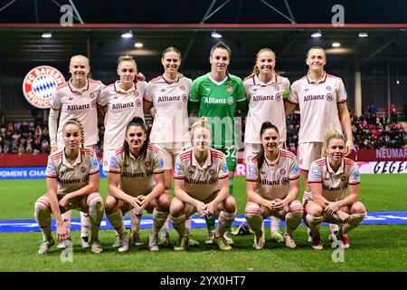 Spielerinnen des FC Bayern beim Teamfoto, Startelf, Mannschaftsfoto, 12.12.2024, München (Deutschland), Fussball, UEFA Women's Champions League, Gruppe C, FC Bayern München - Juventus Turin Stockfoto