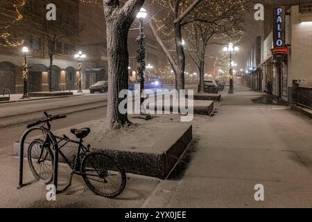 Lake Effect Snow on an einem Abend in Ann Arbor, Michigan, USA [keine Veröffentlichungen;; nur redaktionelle Lizenzierung] Stockfoto