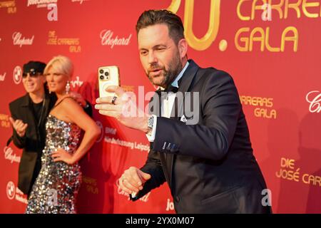 Leipzig - Spendengala im Kampf gegen Leukämie: Dutzende Sterne bei der 30. JosÃ Carreras Gala 12.12.2024 ab 18 Uhr Leipzig, Media City Leipzig Fotograf: EHL Media/Dietmar Thomas im Foto: Matthias Killing, Moderator am Donnerstag überträgt der MDR ab 20,15 Uhr live aus Leipzig die 30. JosÃ Carreras Gala. Gastgeber und Stifter JosÃ Carreras wird in seiner großen Vision Leukämie muss heilbar werden. Immer und bei jedem wieder von prominenten internationale und nationale Künstlerfreunden unterstützt. Gemeinsam mit Gastgeber JosÃ Carreras werden auch in diesem Jahr die TV-Moderatoren und Botschafte Stockfoto