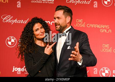 Leipzig - Spendengala im Kampf gegen Leukämie: Dutzende Sterne bei der 30. JosÃ Carreras Gala 12.12.2024 ab 18 Uhr Leipzig, Media City Leipzig Fotograf: EHL Media/Dietmar Thomas im Foto: Marwa Eldessouky, Moderatorin und Matthias Killing, Moderator am Donnerstag überträgt der MDR ab 20,15 Uhr live aus Leipzig die 30. JosÃ Carreras Gala. Gastgeber und Stifter JosÃ Carreras wird in seiner großen Vision Leukämie muss heilbar werden. Immer und bei jedem wieder von prominenten internationale und nationale Künstlerfreunden unterstützt. Gemeinsam mit Gastgeber JosÃ Carreras werden auch in diesem Jahr Stockfoto