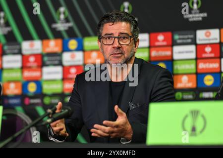 Rui Vitória Cheftrainer von Panathinaikos während der Pressekonferenz nach dem Spiel nach der UEFA Conference League - League Stage The New Saints gegen Panathinaikos in Croud Meadow, Shrewsbury, Großbritannien, 12. Dezember 2024 (Foto: Craig Thomas/News Images) Stockfoto