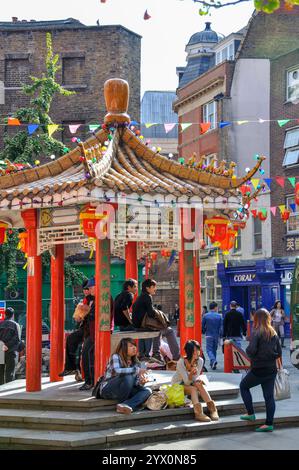 Chinesische Sitzgelegenheiten Pagode, Newport Street, Chinatown, Soho, City of Westminster, London, England, Vereinigtes Königreich Stockfoto