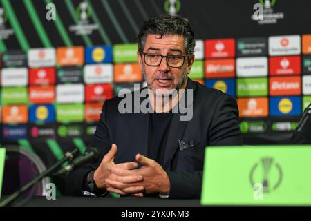 Rui Vitória Cheftrainer von Panathinaikos während der Pressekonferenz nach dem Spiel nach der UEFA Conference League - League Stage The New Saints gegen Panathinaikos in Croud Meadow, Shrewsbury, Großbritannien, 12. Dezember 2024 (Foto: Craig Thomas/News Images) in, 12.12.2024. (Foto: Craig Thomas/News Images/SIPA USA) Credit: SIPA USA/Alamy Live News Stockfoto