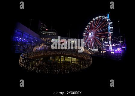Birmingham Centenary Square, Weihnachten 2024 - Schlittschuhlaufen Birmingham und Big Wheel Stockfoto