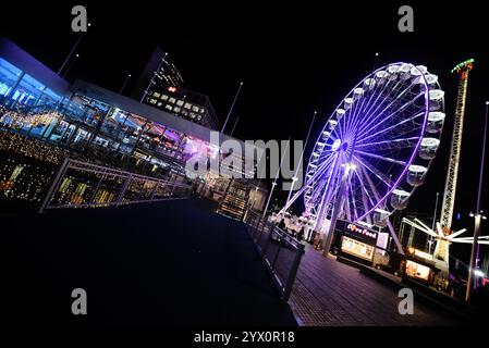 Birmingham Centenary Square, Weihnachten 2024 - Schlittschuhlaufen Birmingham und Big Wheel Stockfoto