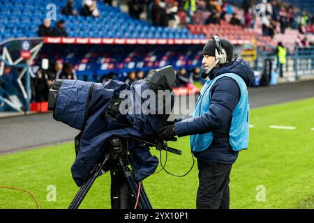 Krakau, Polen, 12. Dezember 2024, Ein Fußballspiel in der ersten polnischen Liga am 7. Spieltag zwischen Wisla Krakau und Miedz Legnica, OP: Kamerzysta tv Stockfoto