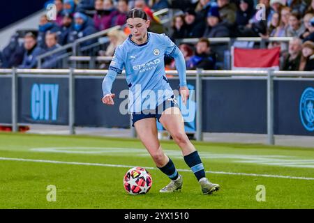 Manchester, Großbritannien. Donnerstag, 12. Dezember 2024, UEFA Women's Champions League: Manchester City Women vs SKN St. Pölten Women im Jole Stadium. Manchester City Stürmer Lily Murphy 46 beim Angriff. James Giblin/Alamy Live News. Stockfoto