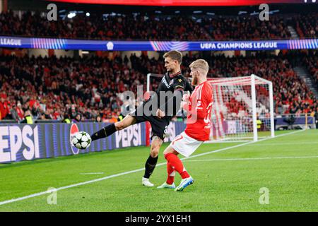 Stefan Posch, Jan-Niklas Beste beim Spiel der UEFA Champions League zwischen SL Benfica und Bologna FC 1909 (Maciej Rogowski) Stockfoto